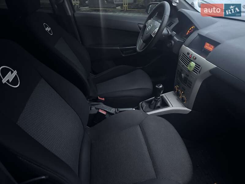 Хэтчбек Opel Astra 2007 в Львове