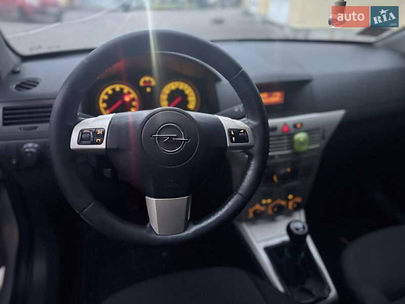 Хэтчбек Opel Astra 2007 в Львове