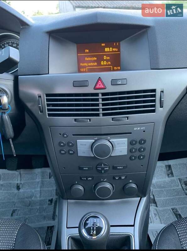 Хэтчбек Opel Astra 2004 в Владимире