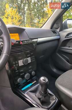 Універсал Opel Astra 2010 в  фото 12 Універсал Opel Astra 2010 в
