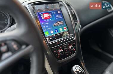 Универсал Opel Astra 2013 в 