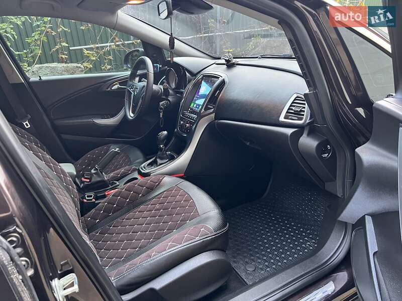 Универсал Opel Astra 2013 в Хмельницком