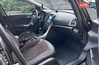 Универсал Opel Astra 2013 в 