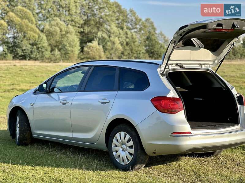 Универсал Opel Astra 2014 в Старой Выжевке