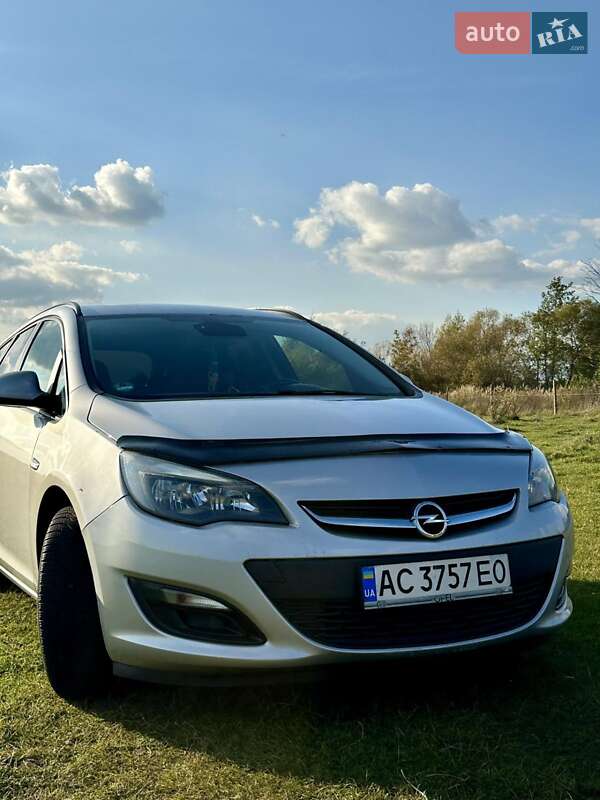 Универсал Opel Astra 2014 в Старой Выжевке