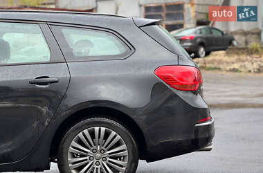 Универсал Opel Astra 2013 в 
