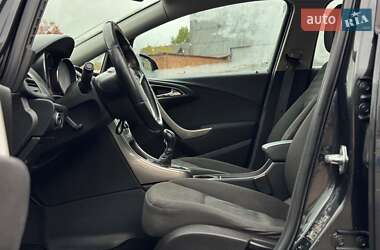 Универсал Opel Astra 2013 в 