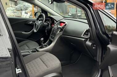 Универсал Opel Astra 2013 в 
