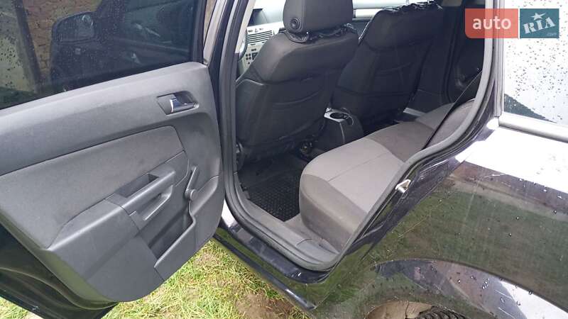 Универсал Opel Astra 2008 в Хырове