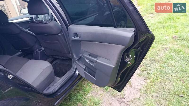 Универсал Opel Astra 2008 в Хырове