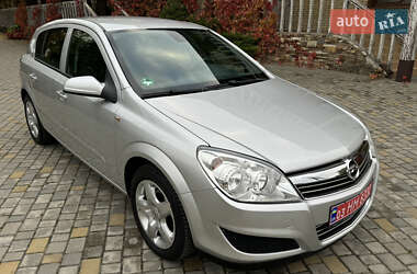 Хетчбек Opel Astra 2008 в 