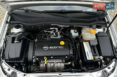 Хетчбек Opel Astra 2008 в 
