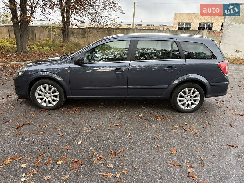 Универсал Opel Astra 2009 в Полтаве