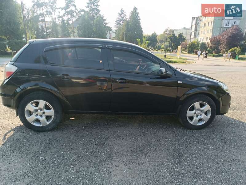 Хетчбек Opel Astra 2006 в Бурштині