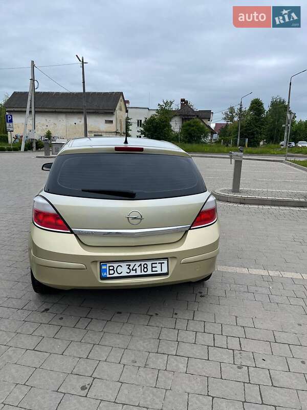 Хетчбек Opel Astra 2004 в Дрогобичі