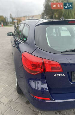Универсал Opel Astra 2011 в 