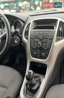 Универсал Opel Astra 2011 в 