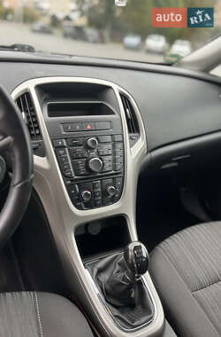 Универсал Opel Astra 2011 в 