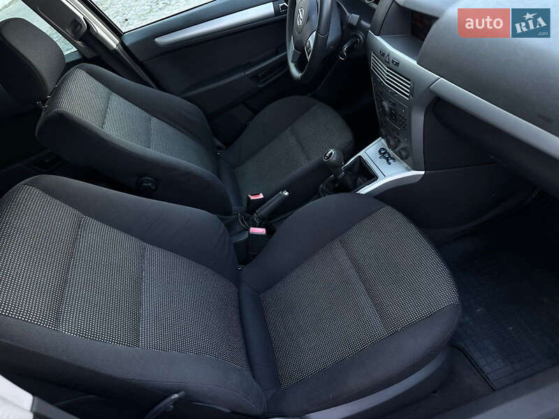 Универсал Opel Astra 2006 в Луцке