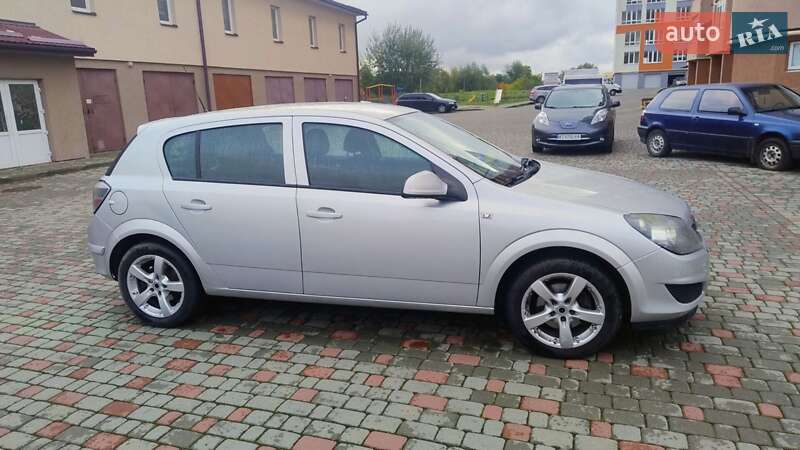 Opel Astra 2010 Opel Astra 2010