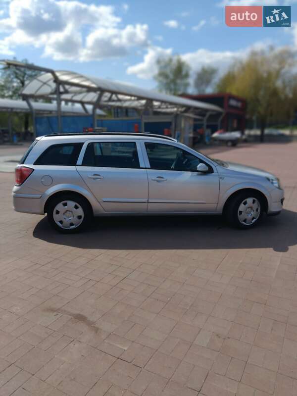 Универсал Opel Astra 2006 в Ровно
