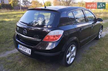 Хэтчбек Opel Astra 2004 в 