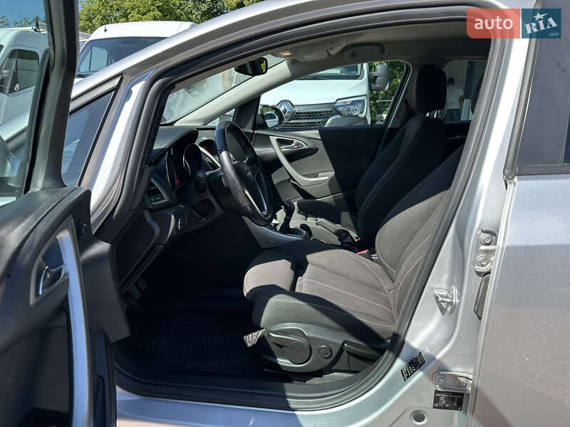 Универсал Opel Astra 2011 в Ровно