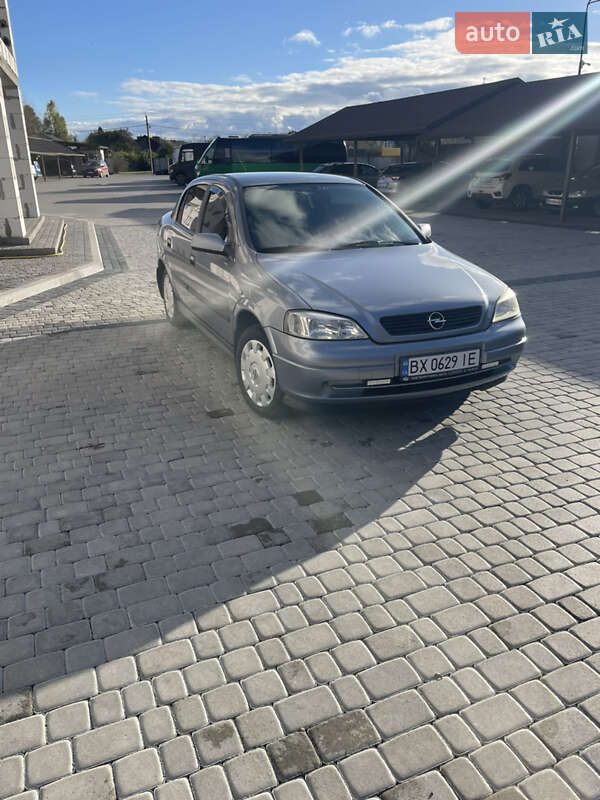 Седан Opel Astra 2007 в Староконстантинове