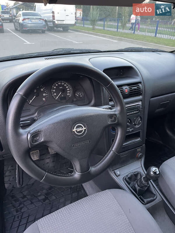 Седан Opel Astra 2007 в Староконстантинове