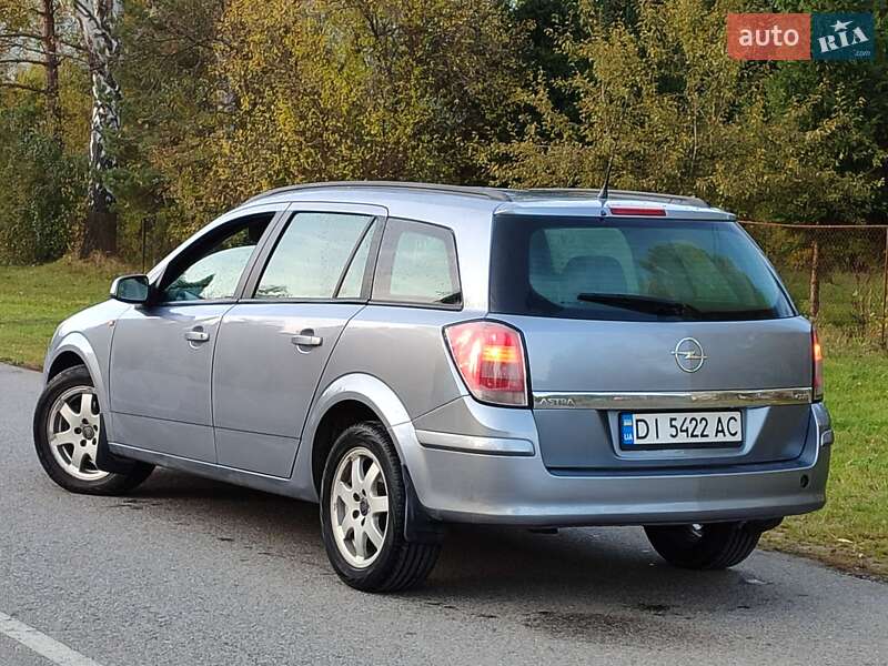 Универсал Opel Astra 2005 в Старом Самборе