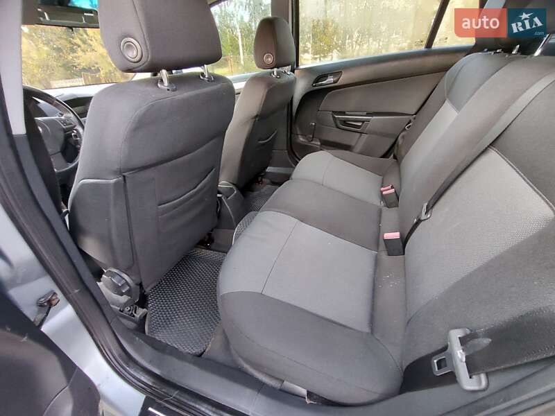 Универсал Opel Astra 2005 в Старом Самборе