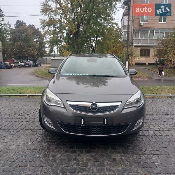Opel Astra 2011