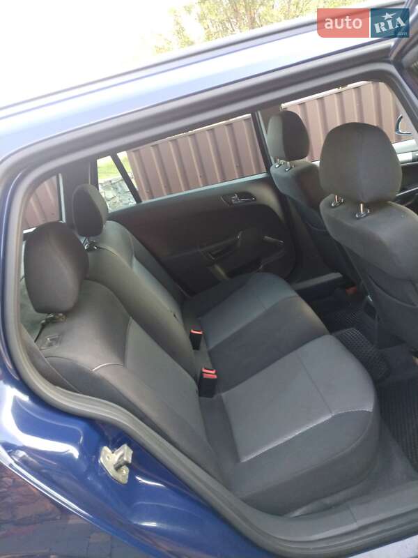 Універсал Opel Astra 2010 в Звягелі фото 2 Універсал Opel Astra 2010 в Звягелі
