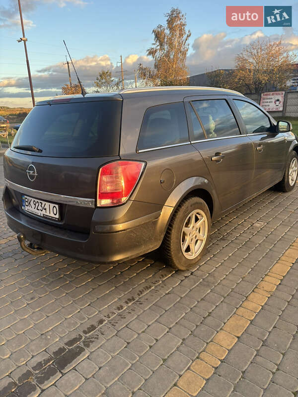 Универсал Opel Astra 2010 в Костополе фото 4 Универсал Opel Astra 2010 в Костополе