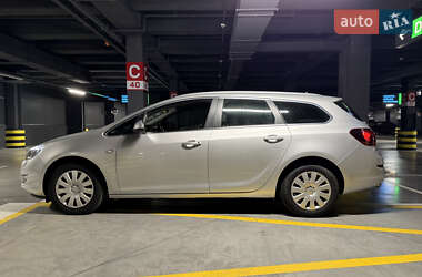 Универсал Opel Astra 2010 в 