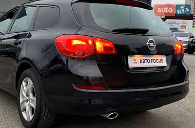 Универсал Opel Astra 2012 в 