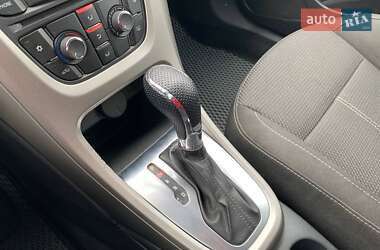 Универсал Opel Astra 2012 в 