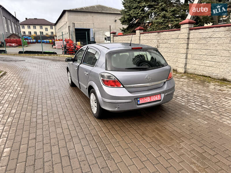 Хэтчбек Opel Astra 2009 в Луцке