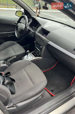 Хэтчбек Opel Astra 2006 в 
