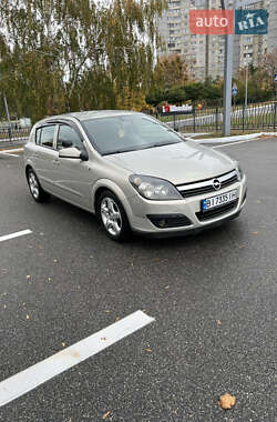 Хэтчбек Opel Astra 2006 в 