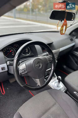 Хэтчбек Opel Astra 2006 в 
