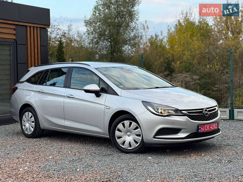 Универсал Opel Astra 2018 в Дрогобыче