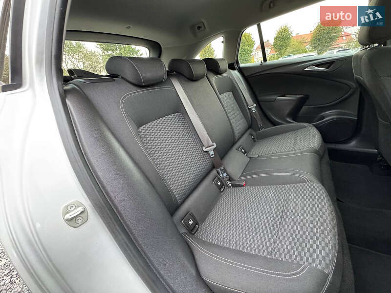 Универсал Opel Astra 2018 в Дрогобыче