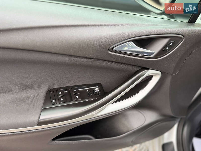 Универсал Opel Astra 2018 в Дрогобыче