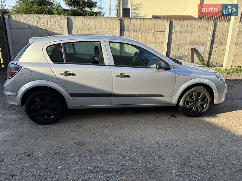 Хэтчбек Opel Astra 2009 в Ивано-Франковске фото 3 Хэтчбек Opel Astra 2009 в Ивано-Франковске