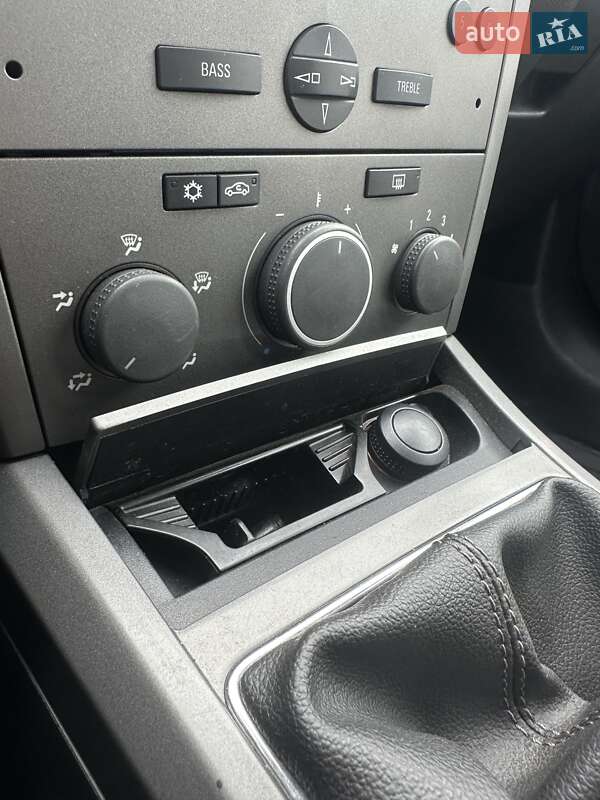 Хэтчбек Opel Astra 2005 в Белогородке
