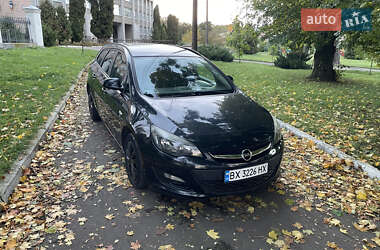Универсал Opel Astra 2012 в Остроге