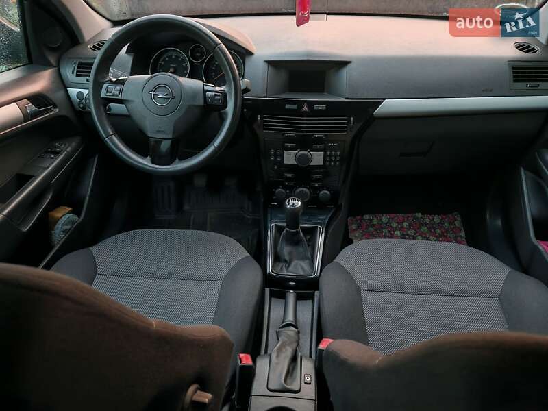 Универсал Opel Astra 2010 в Харькове