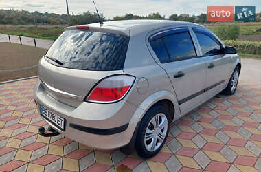 Хэтчбек Opel Astra 2006 в 
