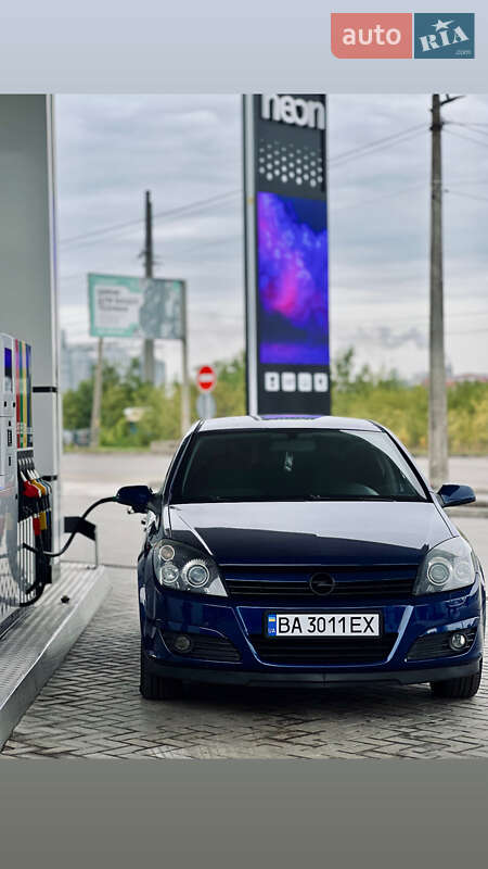 Хэтчбек Opel Astra 2005 в 